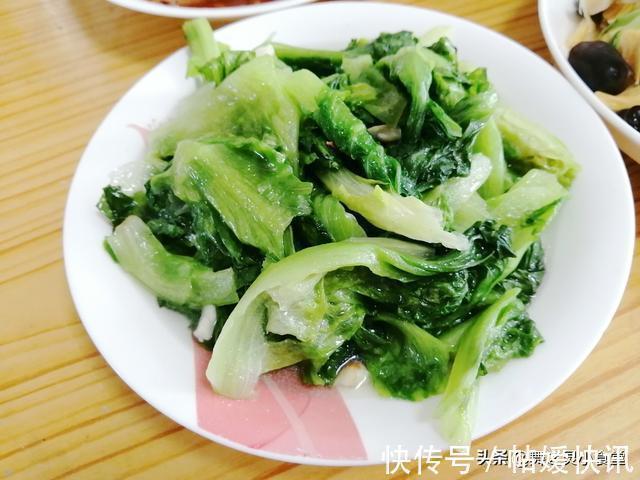 回娘家吃饭,12道菜晒到朋友圈,网友:还缺女儿吗?