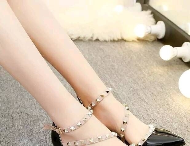 潮水 细跟鞋是时尚潮水的前沿,文雅又充满魅力,随意俘虏路人的芳心