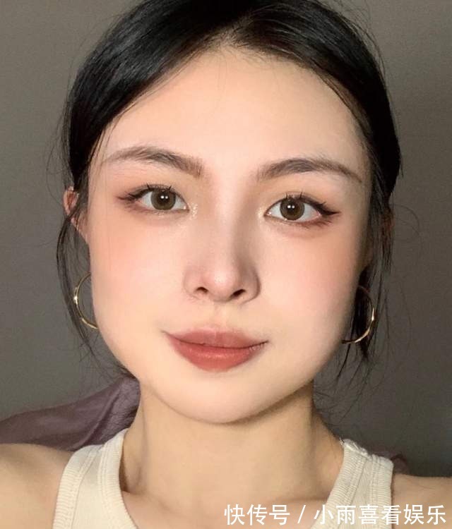 脸型|方脸别乱剪头发,这样做显脸小还减龄,氛围美女的气质直接拉满