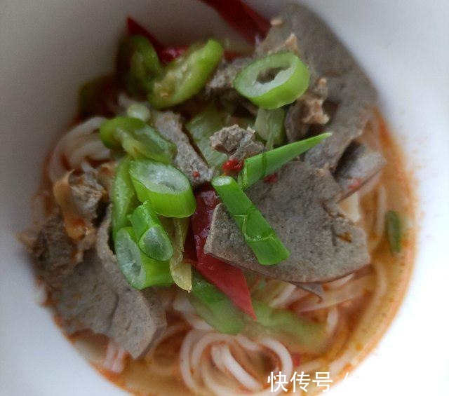 红油|红油猪肝面,香辣过瘾,顺滑爽口!