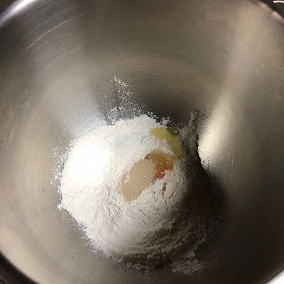 沙拉肉松芝士面包