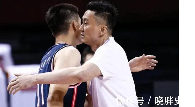 集训队|中国男篮集训队开练，周鹏希望严于律己，为年轻球员树立标杆