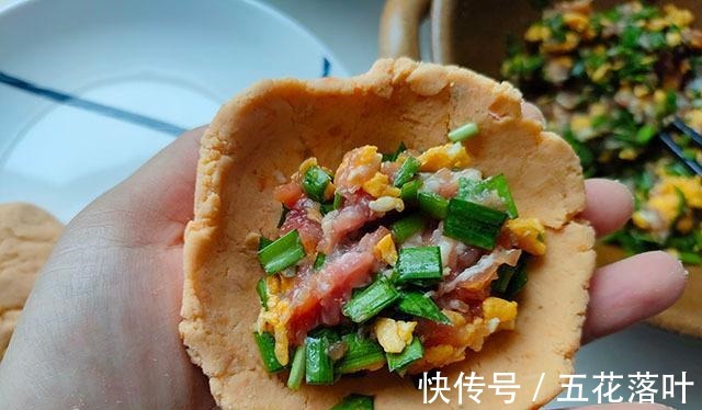 早餐多给孩子做它吃,比包子简单,锅里一煎,香糯鲜美,孩子爱吃!