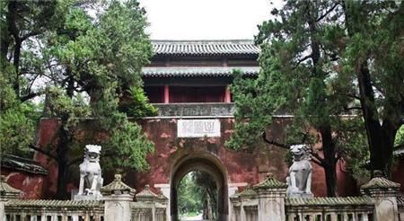 世界最大的家族墓地,坟冢超十万座,两千年来却乌鸦不栖蛇类远避