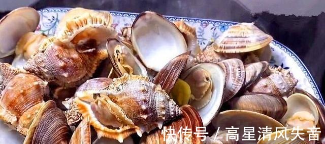 山东小伙陪媳妇回娘家,看着一大桌丰盛的饭菜,直呼有个好亲家!