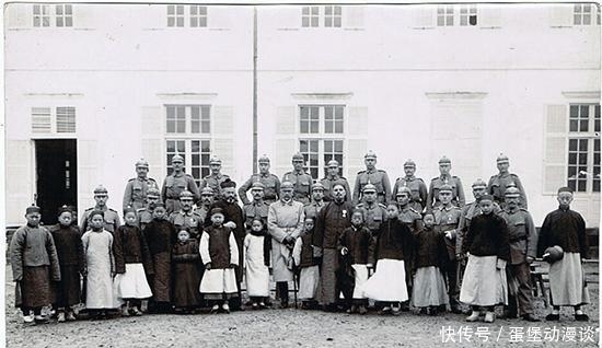 清末|清朝末年老照片，图10，清末时的彩票公司，图11，押赴刑场的犯人！