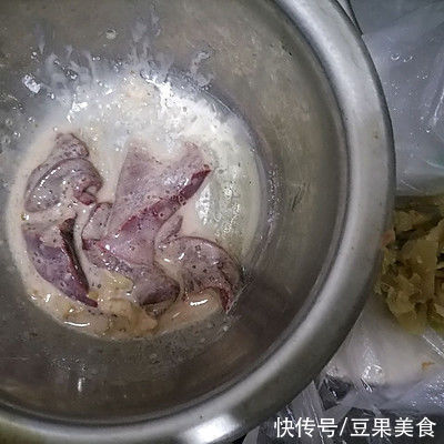 小姐姐|口感轻盈最适合神仙小姐姐的冬京菜猪肝粥