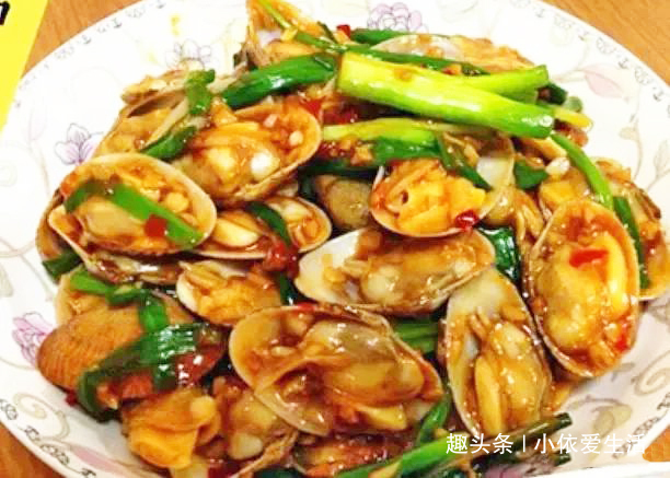 餐桌上备受欢迎的几道家常菜，荤素搭配，美味营养，好吃又下饭