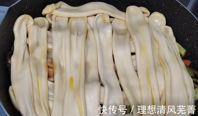 豆角排骨|下雨天最适合吃排骨豆角一锅出!