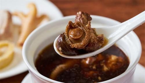 一日三餐|月子期四类食物多馋也别吃，耽误身体恢复不说，还可能引发不适