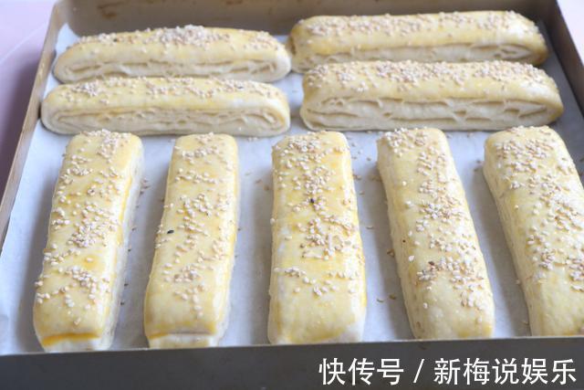 做法和馒头差不多，味道比馒头香、脆、甜、脆，当早餐吃还更营养