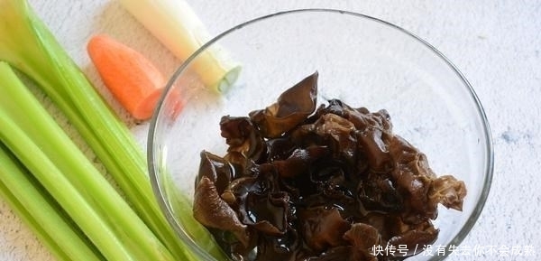 正月十五元宵节,3道“巧搭配”的素菜小炒,照着做待客不发愁