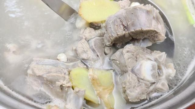 汤鲜|羊汤店传出来的炖羊肉秘方：这3样缺一不可，汤鲜无膻味，太香了