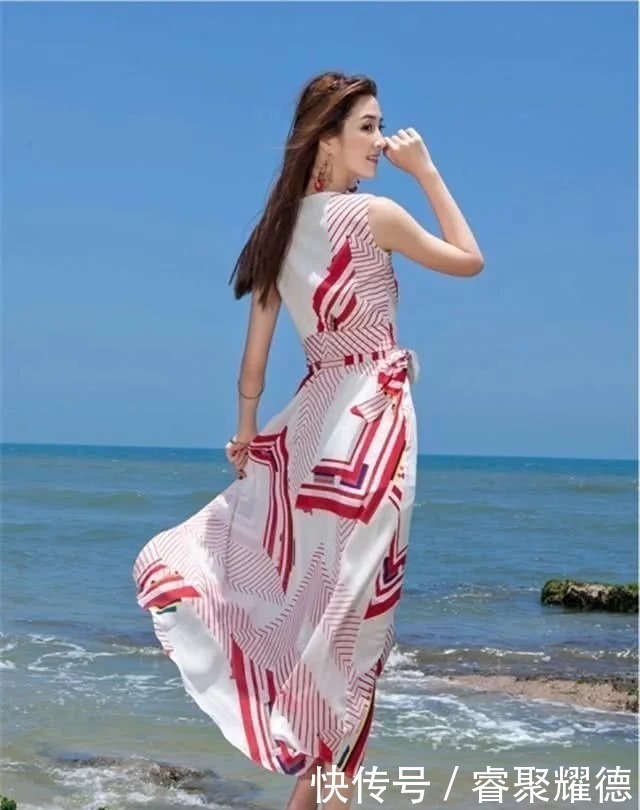 蕾丝 时尚美女在海边,身穿红白色“方巾”满满的文艺范,唯美飘逸