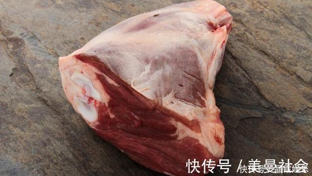 羊肉用清水是洗不干净的，学会多放2样，血污跑出来，吃着更放心