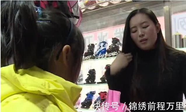 小女孩儿|变形计山里娃拿6块钱给弟弟买鞋,遭店员嘲讽,老板做法太解气