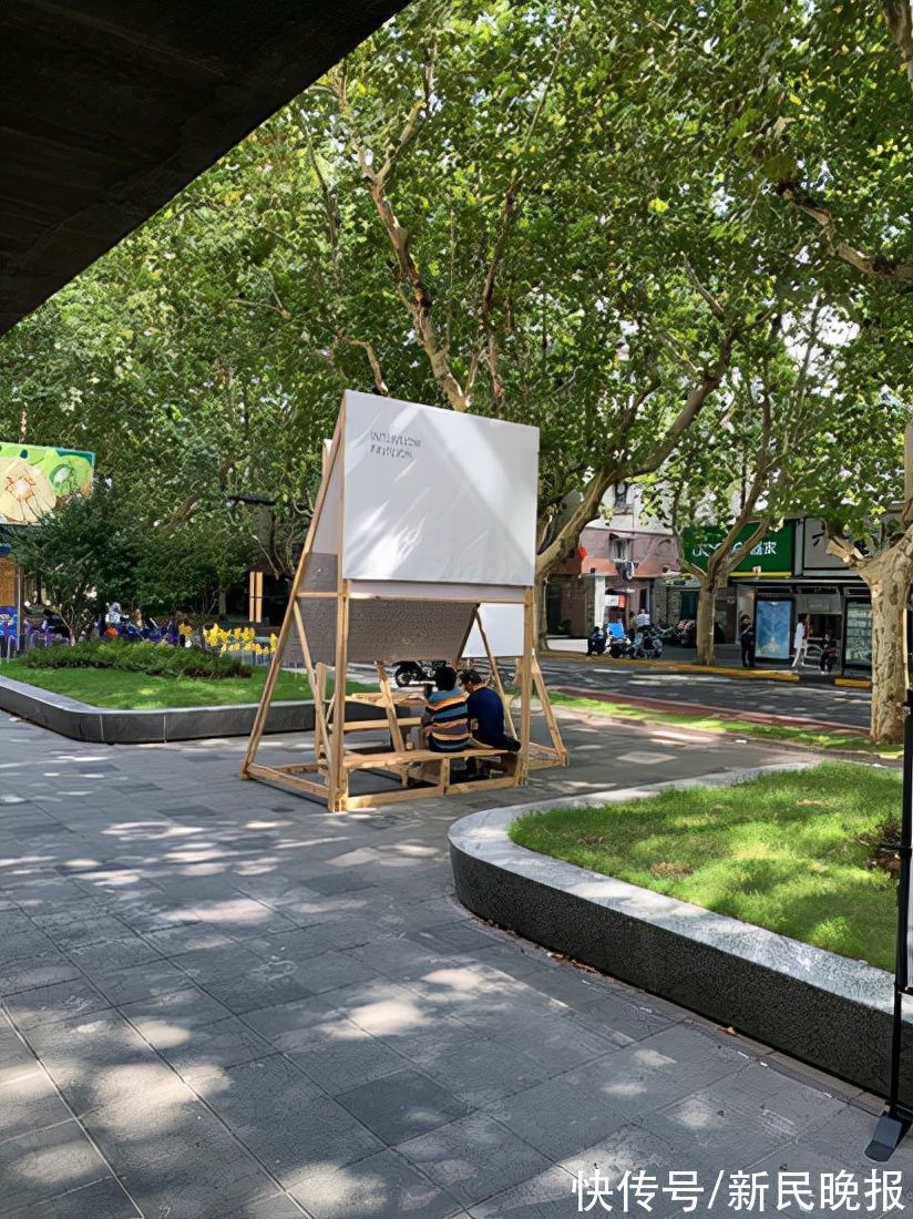 艺术家@新华路上多出来的黄包车和简易凉亭，是艺术也是故事