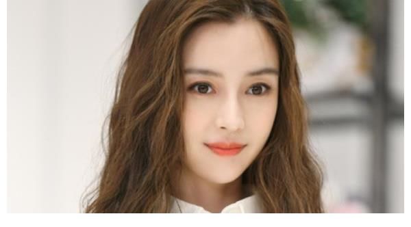 节目|《中餐厅5》路透来了，黄晓明自己推行李，丁真的普通话令人担心