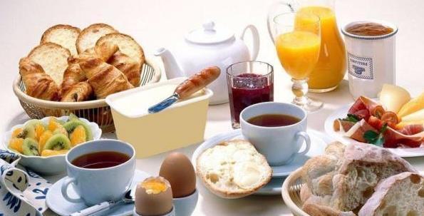 不应该做|早上起床后,你想先吃还是先喝水?营养师:3件事不要太“猛”!