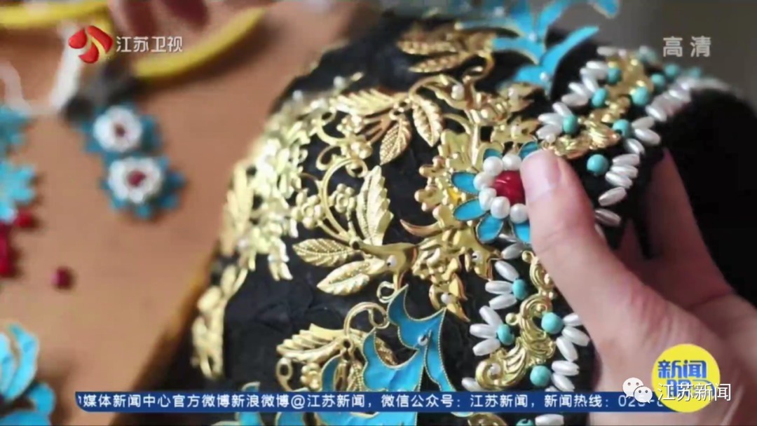 仿点!8个泡面盒做成唐朝头饰、18个易拉罐制成京剧凤冠…惊艳!