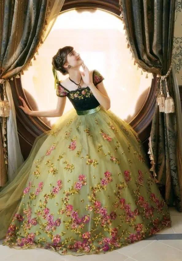 把冰雪奇缘做成婚纱这些迪士尼公主穿的婚纱裙也太好看了