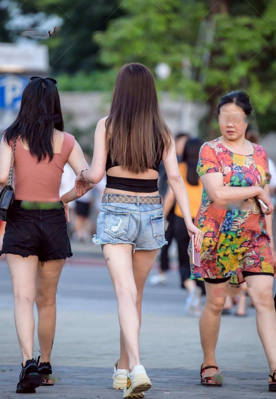 计划感|小姐姐走起来的样子太迷人了，好漂亮的背影，爸爸看了都说好喜欢