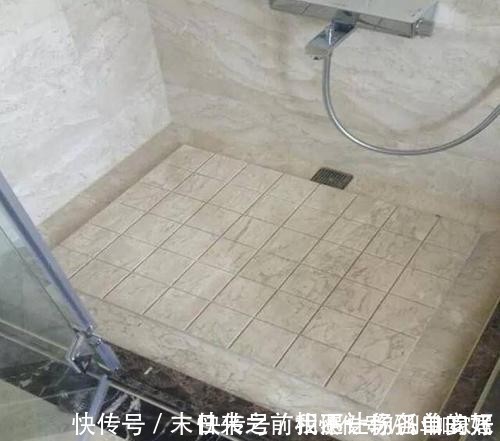 瓷砖|卫生间地面不要再贴瓷砖,铺这种下水快又防滑,不得不感叹聪明