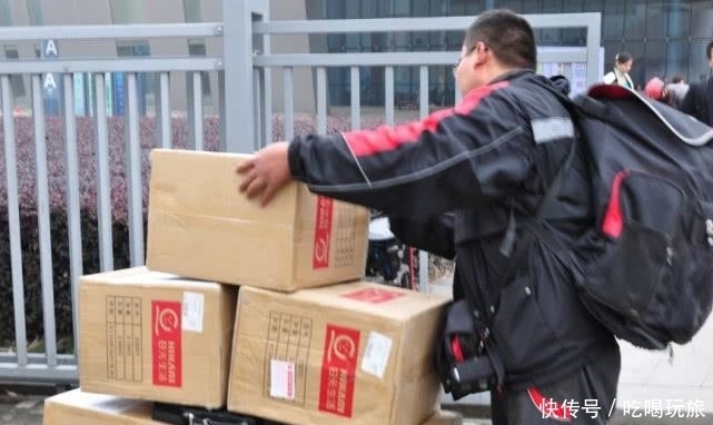 小哥|快递小哥晒自己10月份的工资单,看着上面的数字,心里五味杂全