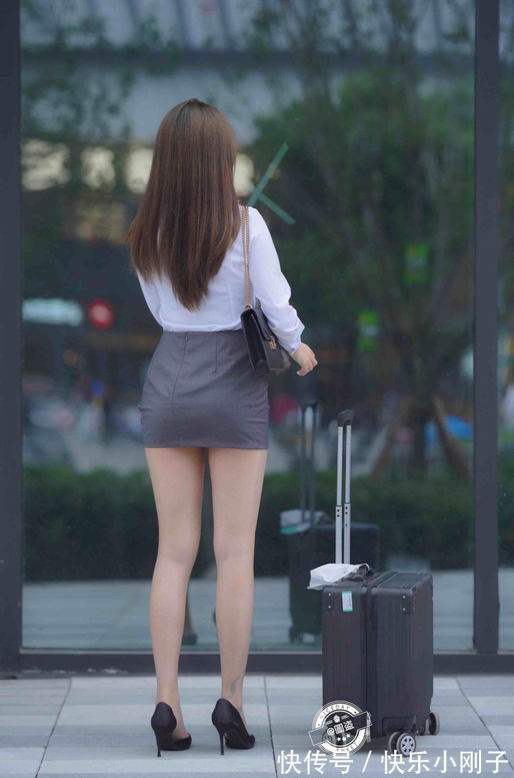 连衣裙 高贵优雅的连衣裙装扮更添清纯美感,提升整体形象,高贵冷艳