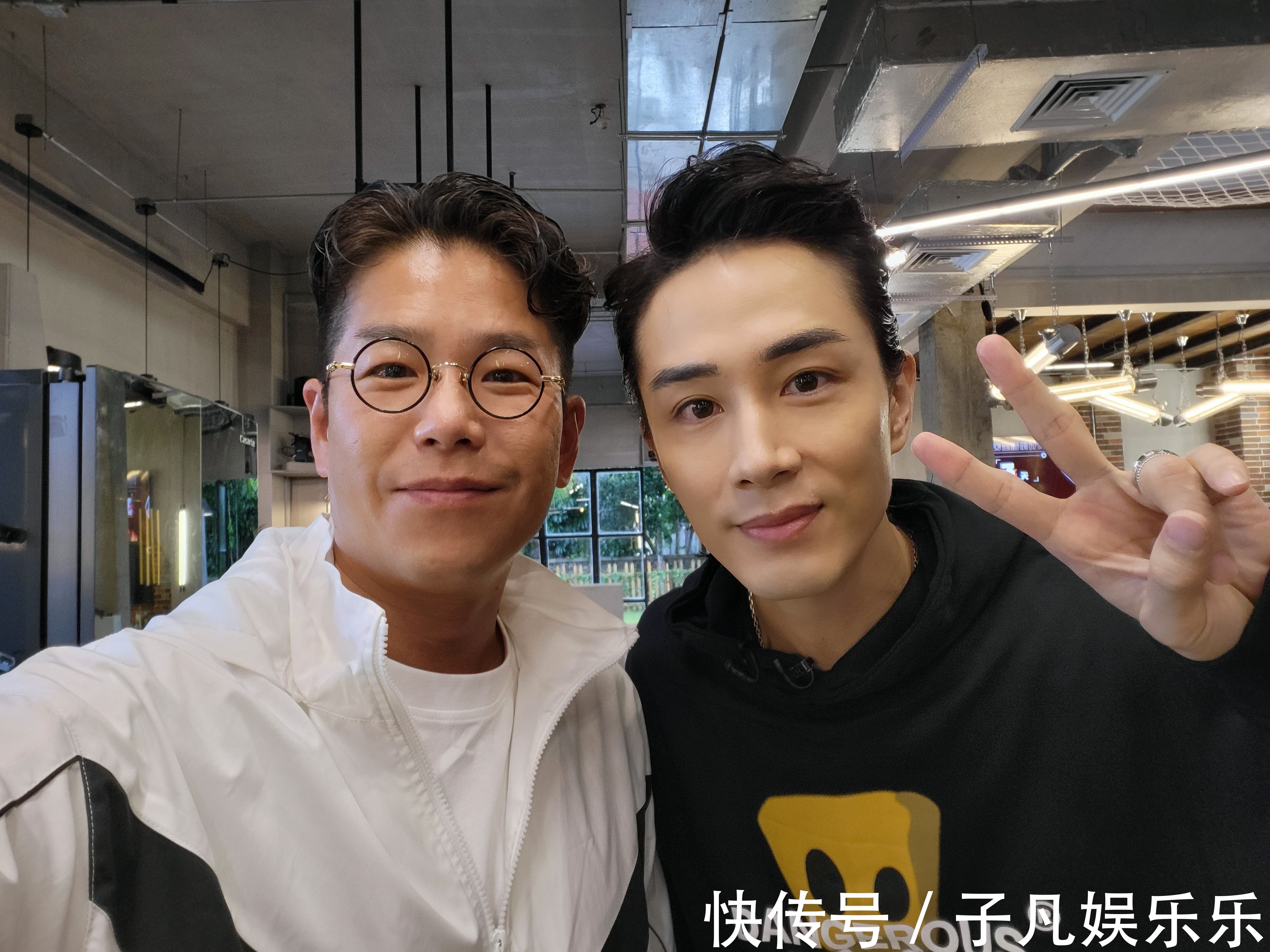 網(wǎng)友艷福不淺,《披荊斬棘的哥哥》哥哥們手機(jī)相冊(cè)私照曝光