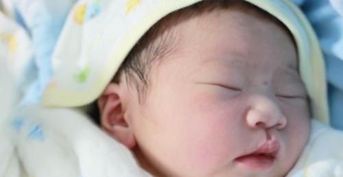 一朝一夕|宝宝到了这个月龄,基本可以告别“夜奶”了,宝妈早知道早准备