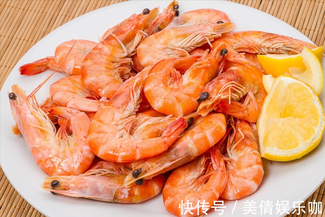 白灼虾|新鲜大虾上市了,白灼虾切记不要用水煮,教你一招,鲜味不流失