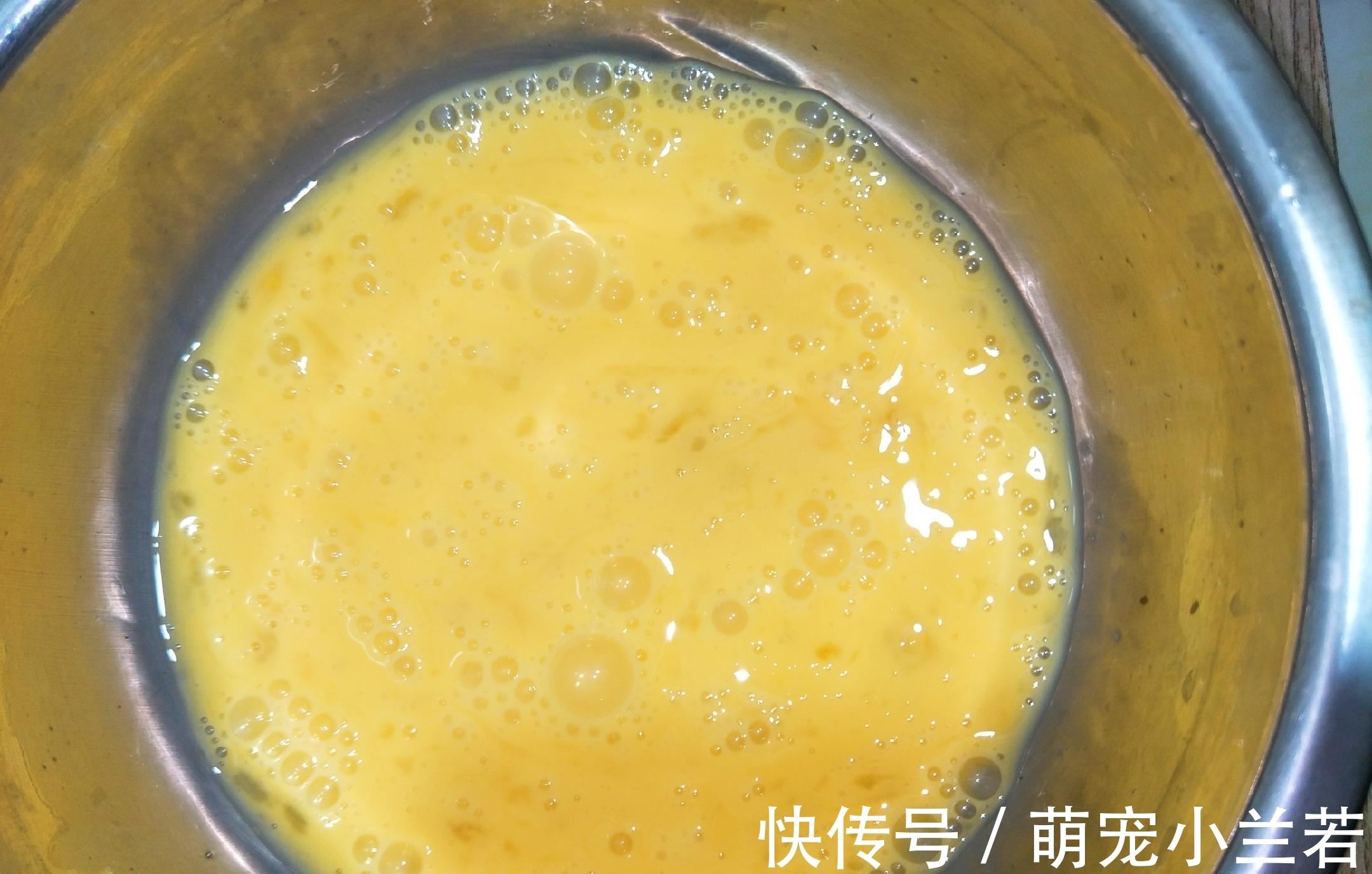 炒菠菜时,需要先焯水吗?教你好吃的做法,菠菜翠绿又入味