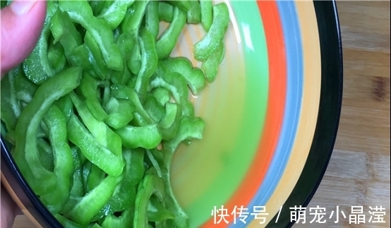 苦瓜的“苦源”在哪里？只要切掉这个部位，苦瓜好吃还不苦，厉害