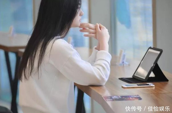 产科医生|女孩因肚子疼被送医院就诊,医生:你真是糊涂,这是要生孩子了!