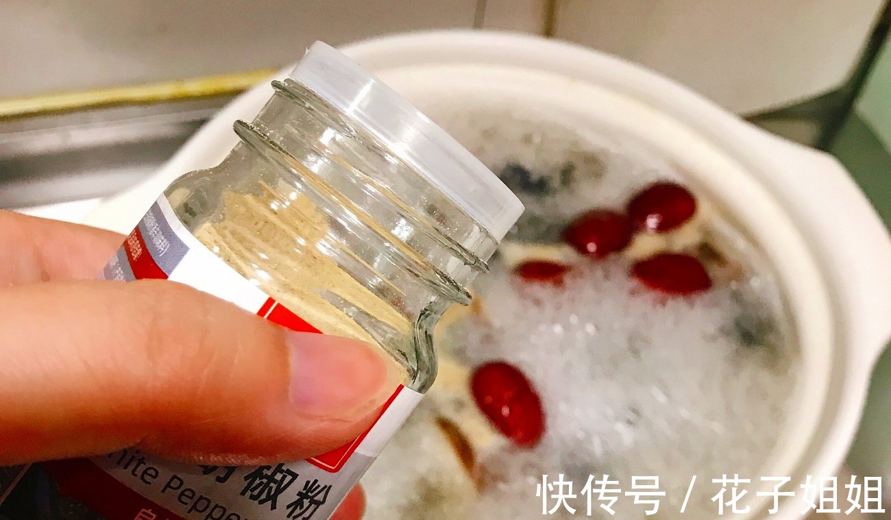 鸡汤|不管是炖土鸡还是炖乌鸡，牢记“2放3不放”，鸡汤鲜美不腻更好喝！