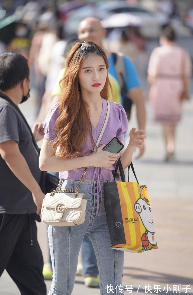 穿搭 吸引人眼球的打扮,普通穿搭很难实现,针织上衣显得很高级