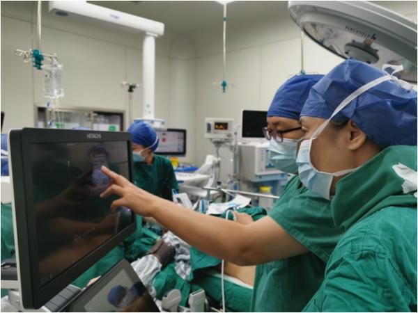 女子|震惊！女子怀孕近4个月，胎儿却不在子宫里