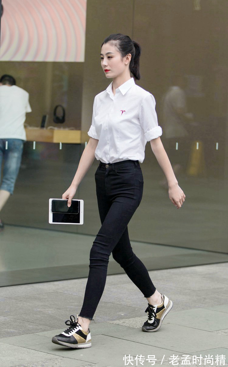 职场|街拍:穿搭清爽干练,风采十足,这样的职场美女值得点赞!