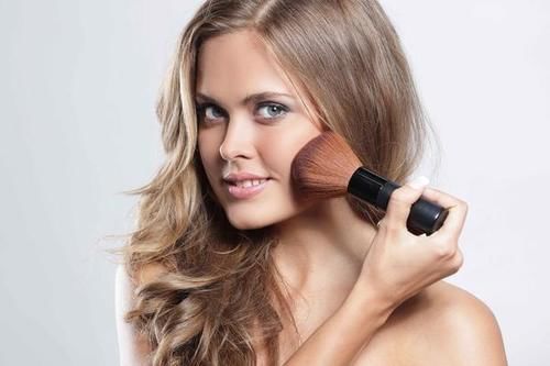 鼻子上挤出白色条状物，总是清不干净，或是你的化妆品添“堵”了