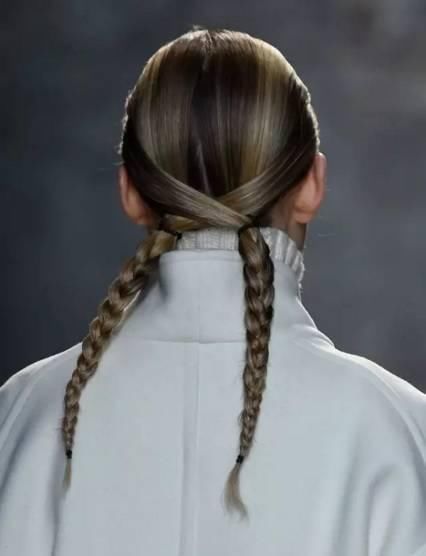 头皮|女生扎头发的时候,不要犯的三个“错误”,难怪发际线越来越高