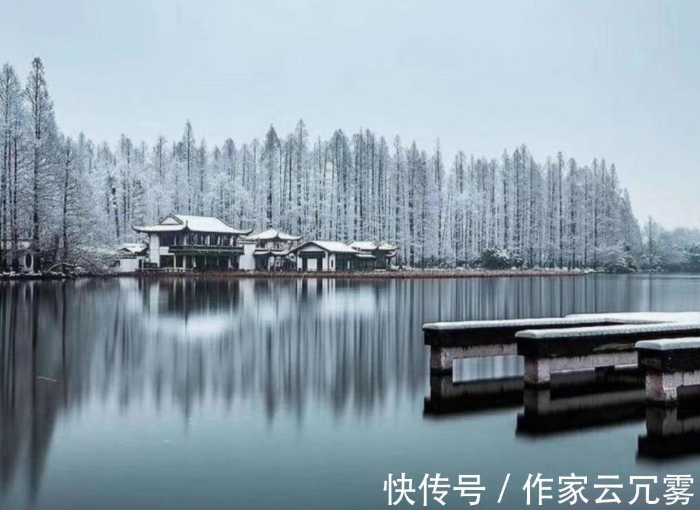 诗人&清代诗人一首咏雪诗，大雪纷飞白梅盛开，道尽下雪的况味和意境