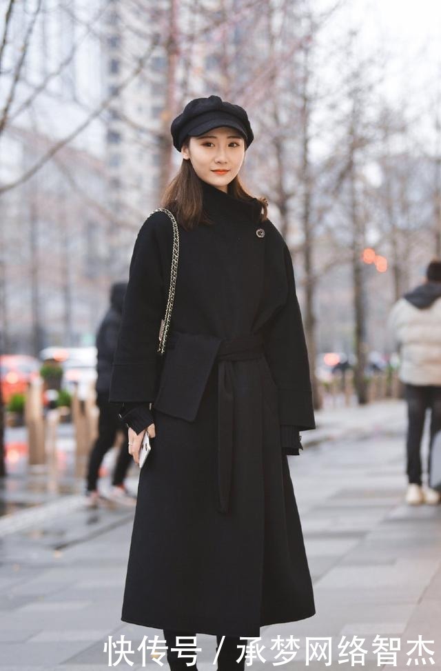  服饰|优雅女性用简约的外套搭配服饰，不显臃肿又显气质，很有时尚气息