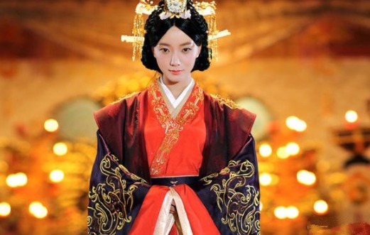 古代|她是古代一位平民皇后，却恃宠而骄，引皇帝大怒，一脚踢死母子俩
