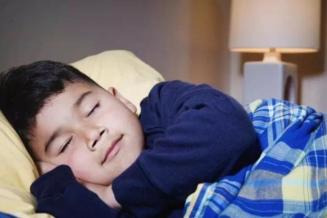 小懒虫|处于身高“猛涨期”的娃,日常有3点变化,说明在为长高“蓄力”