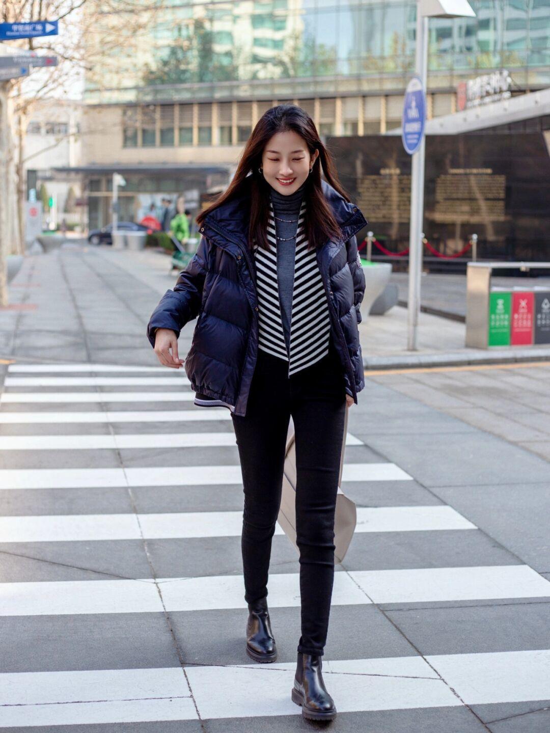 短款|谁说羽绒服显胖又显臃肿?学会这几种搭法,让你在冬天也能美美地