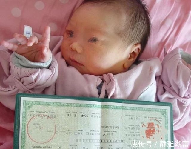 上学|宝爸给儿子取名为“凡圆”,第一天上学就大哭,妈妈:想想你姓啥