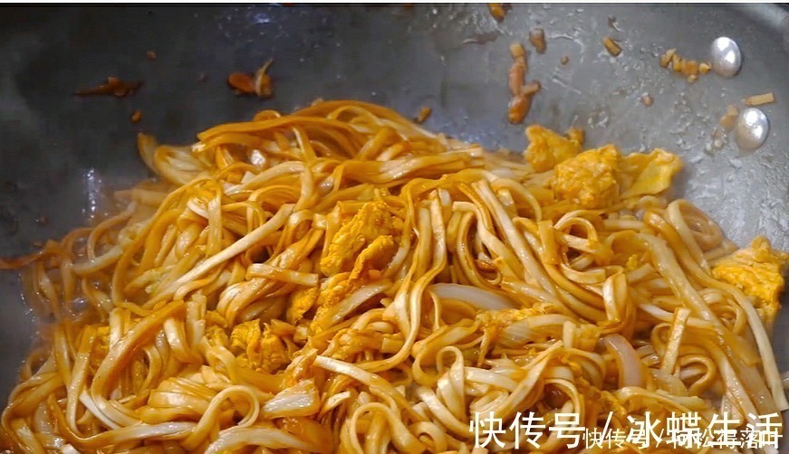 面条不要水煮，换种新吃法，比水煮好吃比炒简单，一周吃6次不多！
