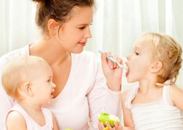 家有二胎,只有一个鸡腿该给谁孩子真正在意的并不是鸡腿