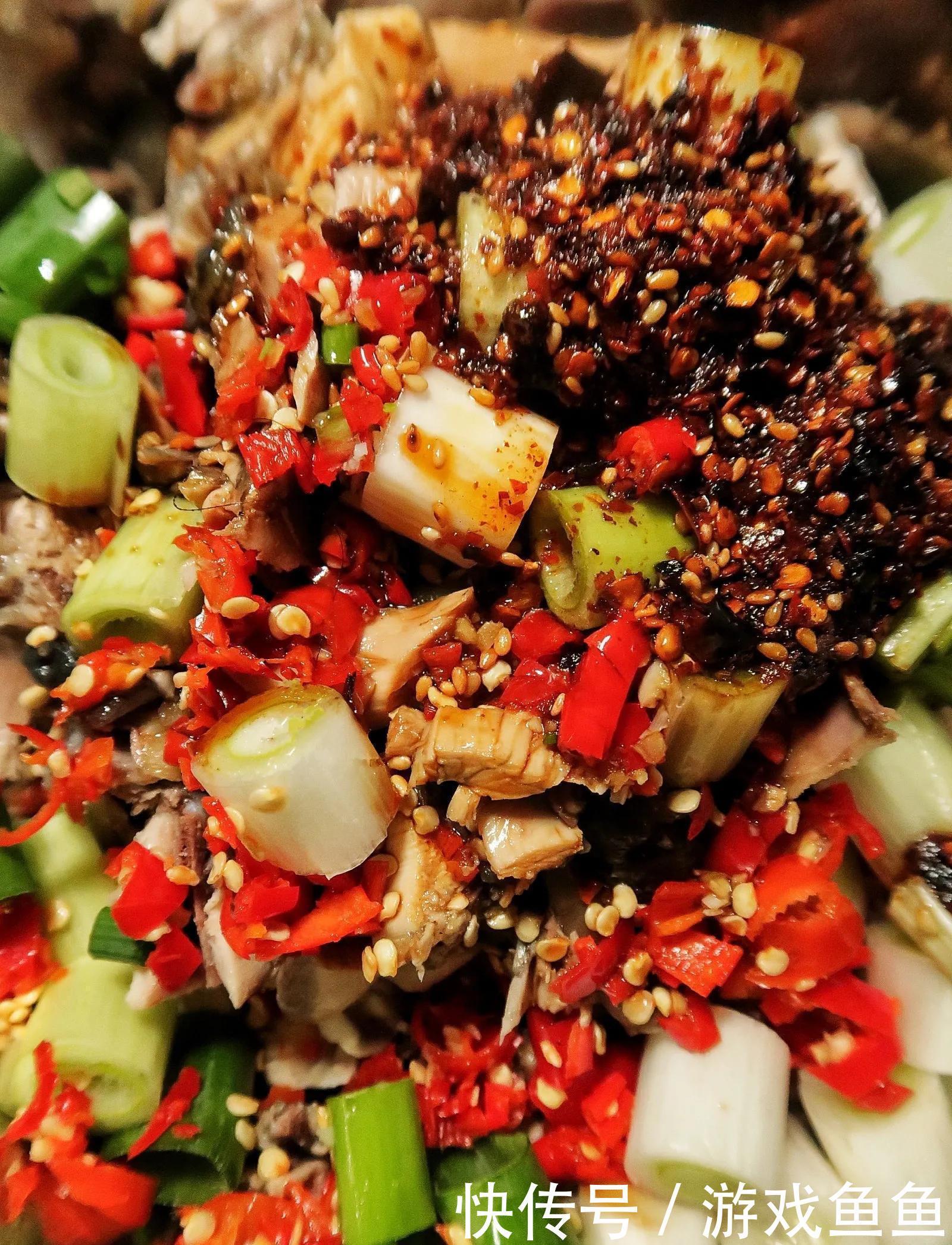 做红油椒麻鸡,一是红油,二是椒麻,三是鸡